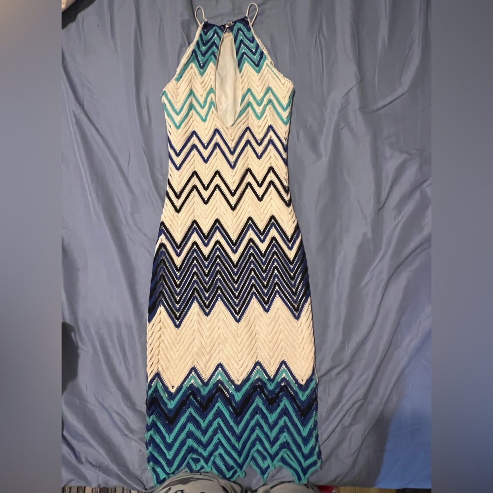 Medium Dress - Picture 3 of 4